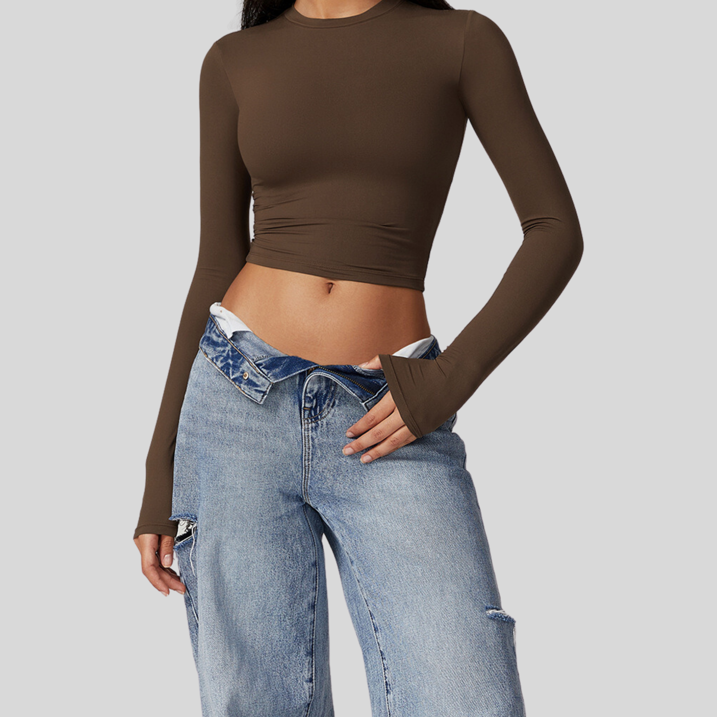 Long-Sleeve Fitted Crop Top – Sleek & Versatile