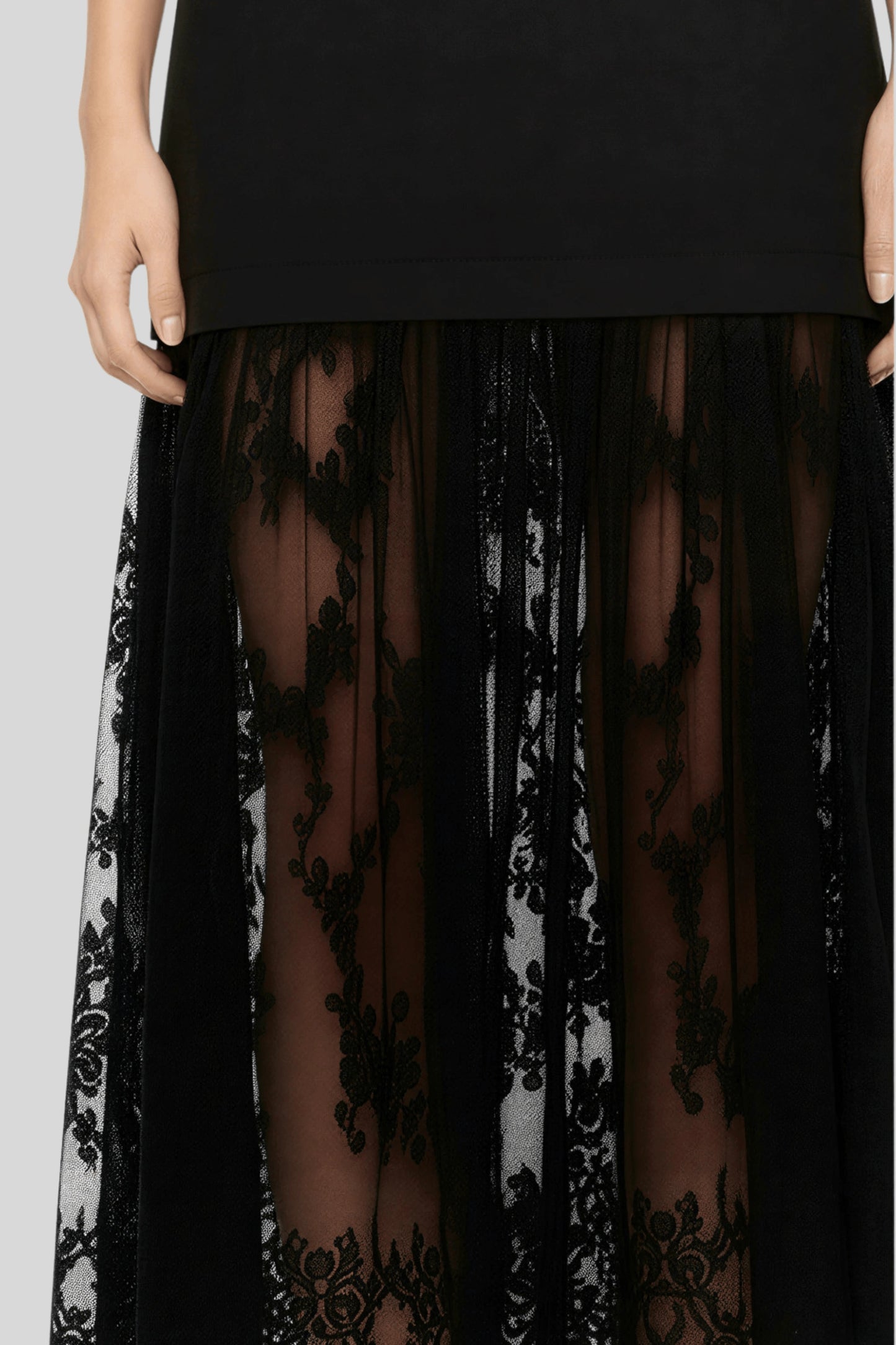 Robe longue sans manches avec ourlet en maille brodée