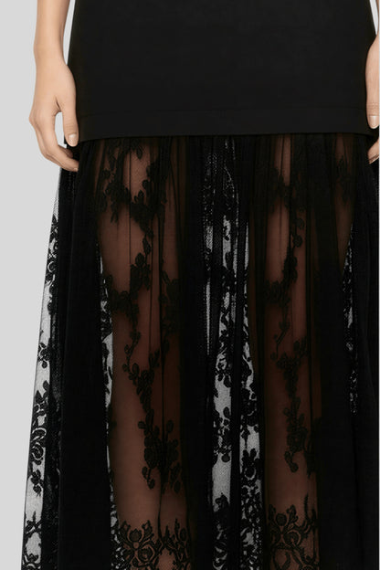 Robe longue sans manches avec ourlet en maille brodée