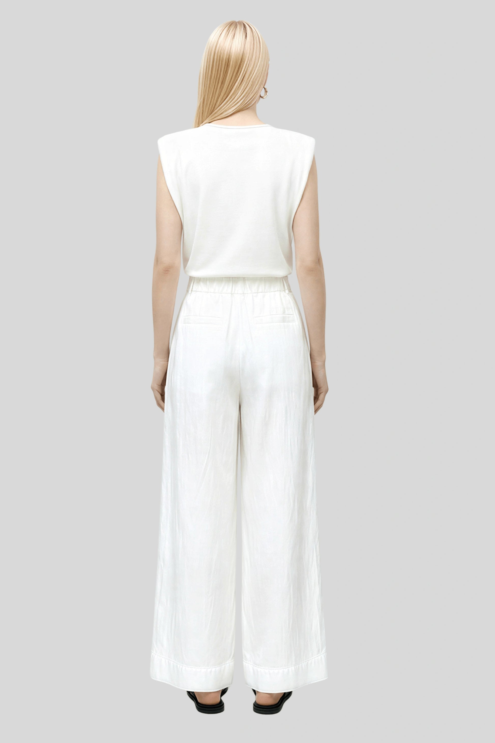 Alzya Sleeveless T-shirt with Padded Shoulders_White