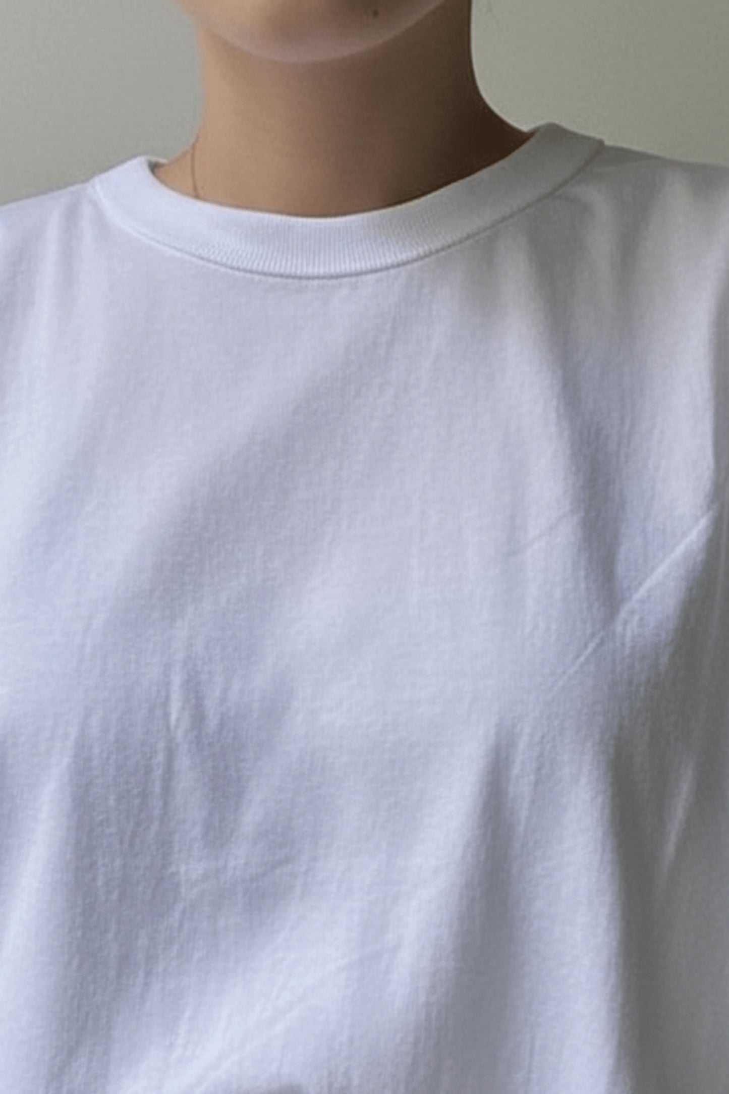 Alzya Sleeveless T-shirt with Padded Shoulders_White